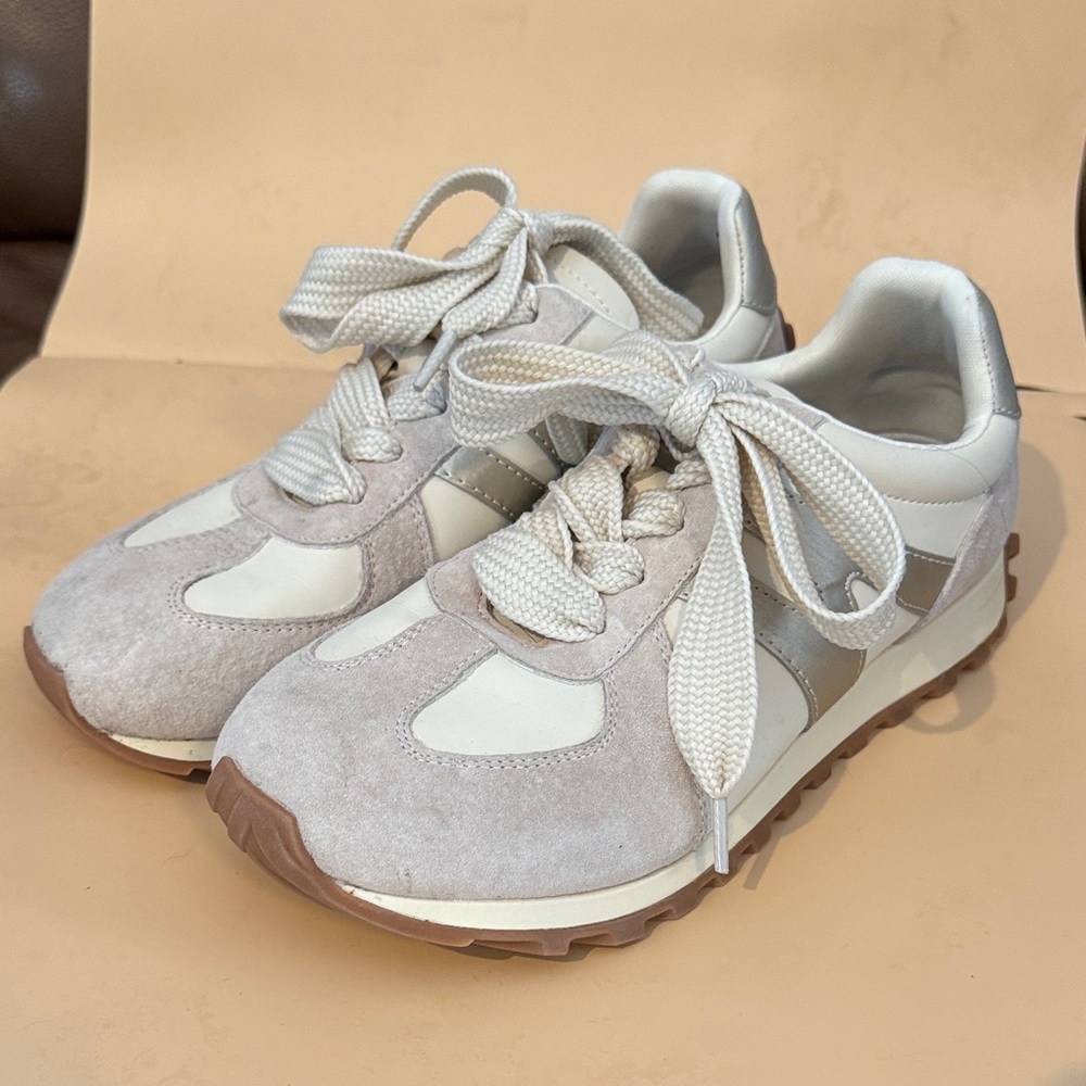 Somiliss Women's Sneakers in Cream and White 7.5